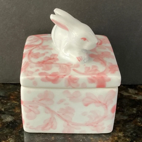 White Rabbit Top of Small Pink & White Trinket Box//Perfect For Spring & Easter - Picture 3 of 5